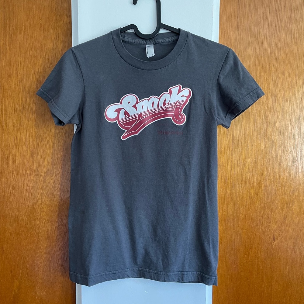 New mint condition 416 Snackbar staff tee xs